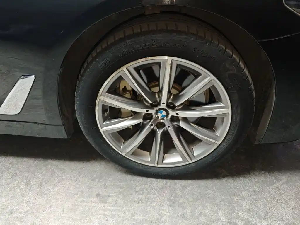 BMW 5 Series — миниатюра 24