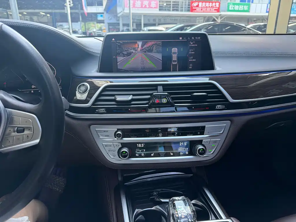 BMW 7 Series — миниатюра 10
