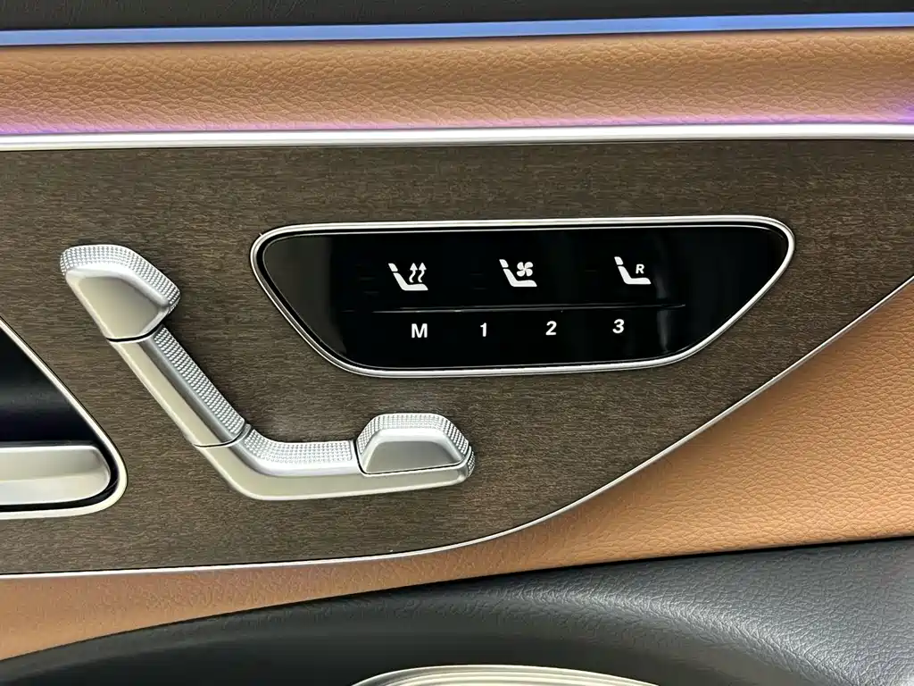 Mercedes-Benz E-Class — миниатюра 18