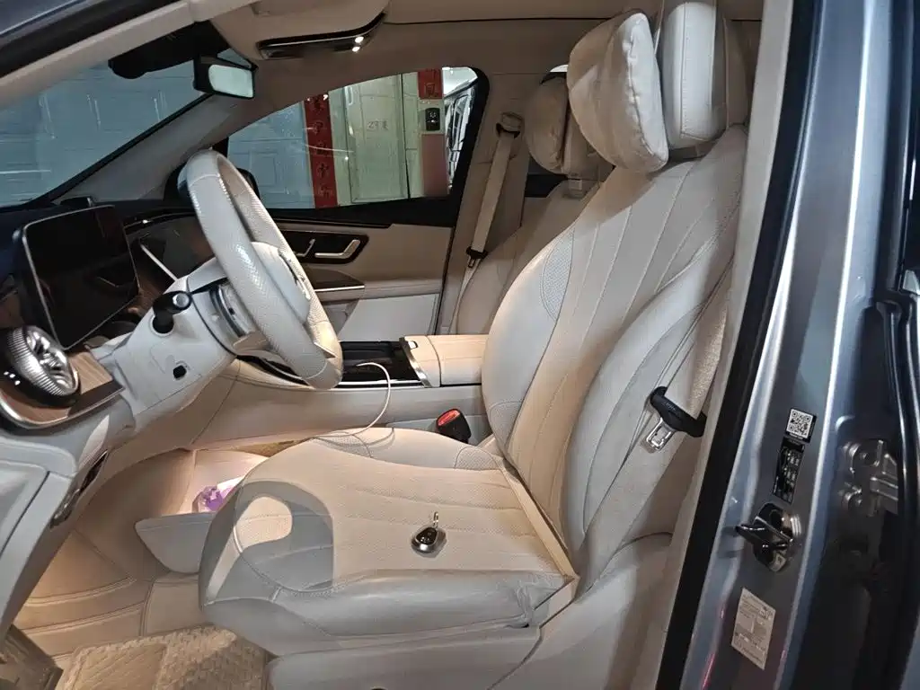 Mercedes-Benz EQE SUV — миниатюра 16