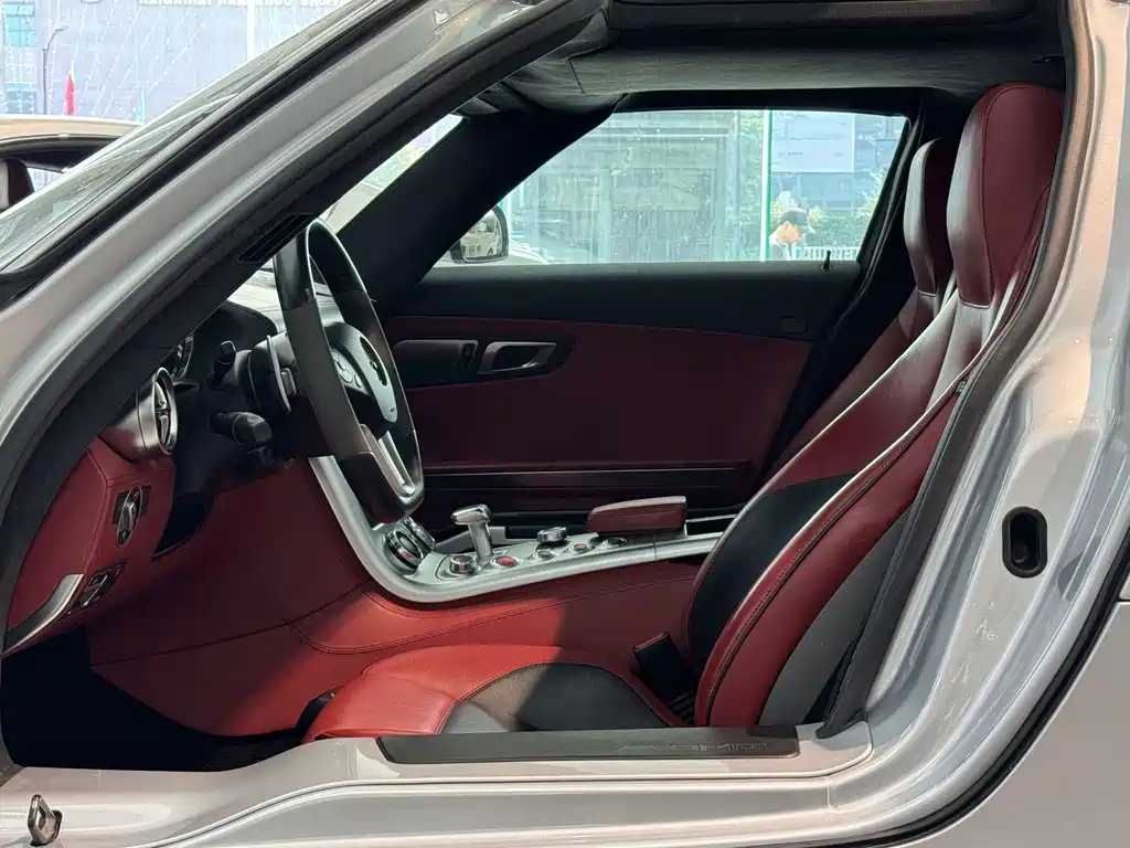 Mercedes-Benz SLS AMG — миниатюра 12