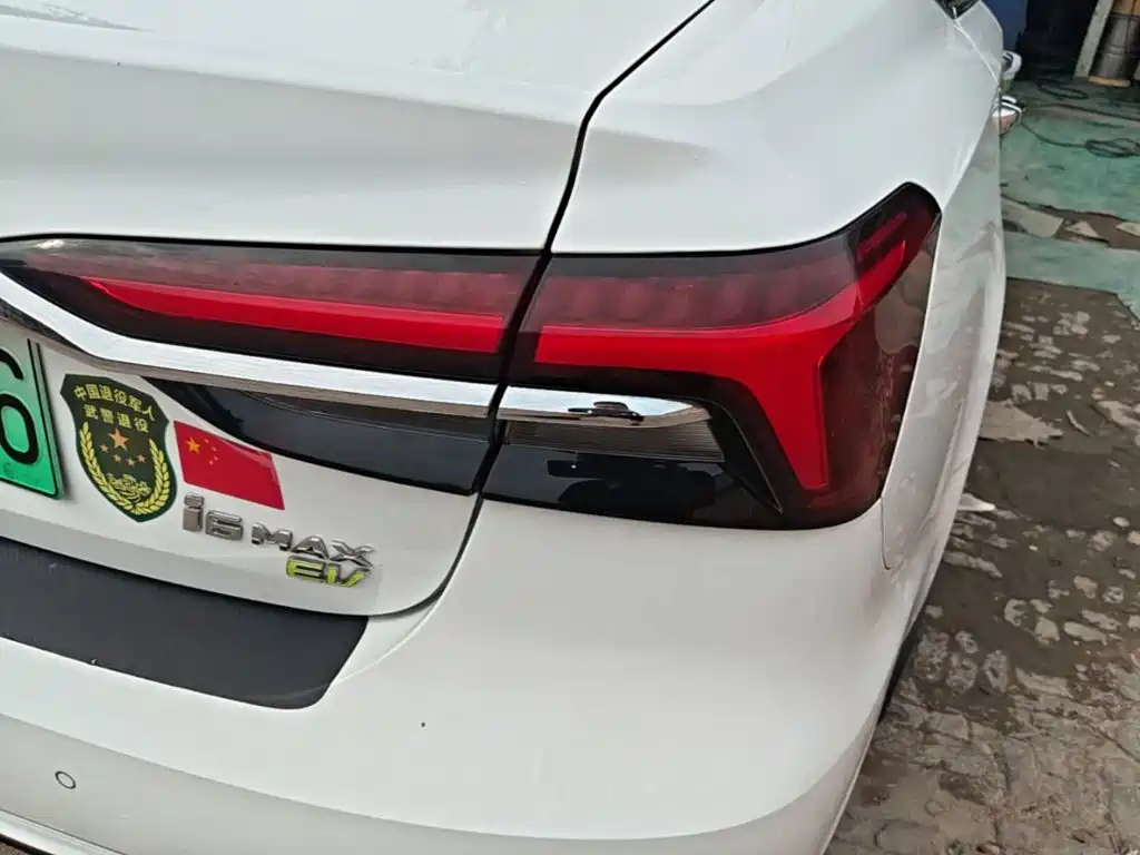 Roewe i6 MAX New Energy — миниатюра 8