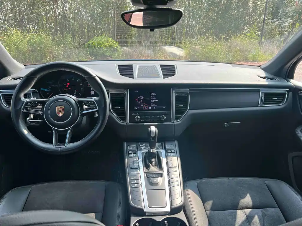 Porsche Macan — миниатюра 9