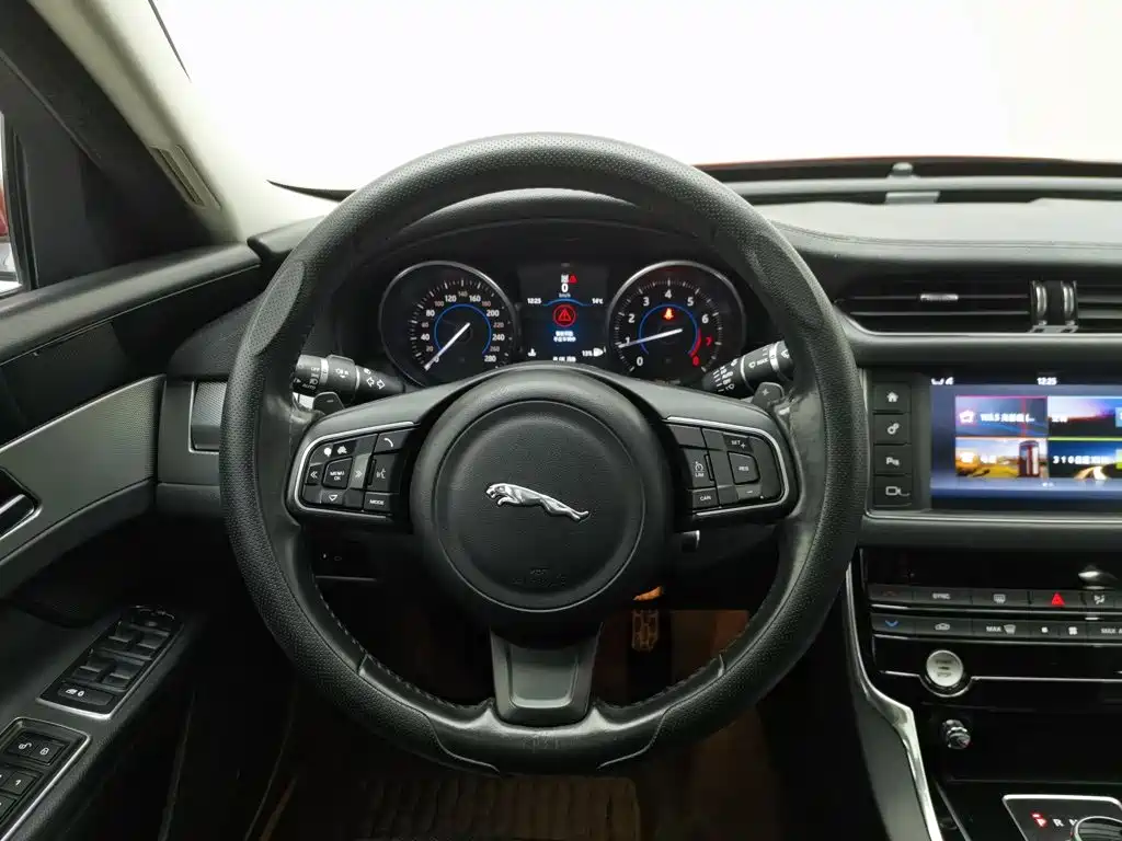 Jaguar XF — миниатюра 11