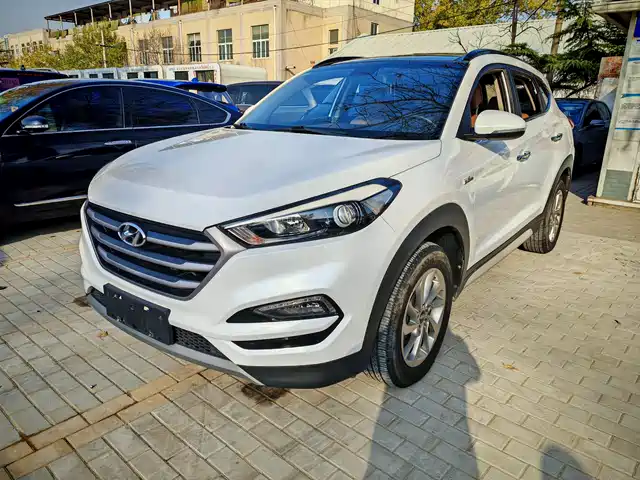 MODERN TUCSON 2018