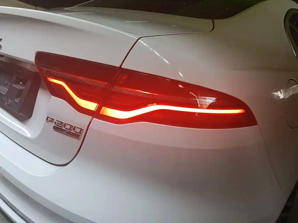Jaguar XEL — миниатюра 8