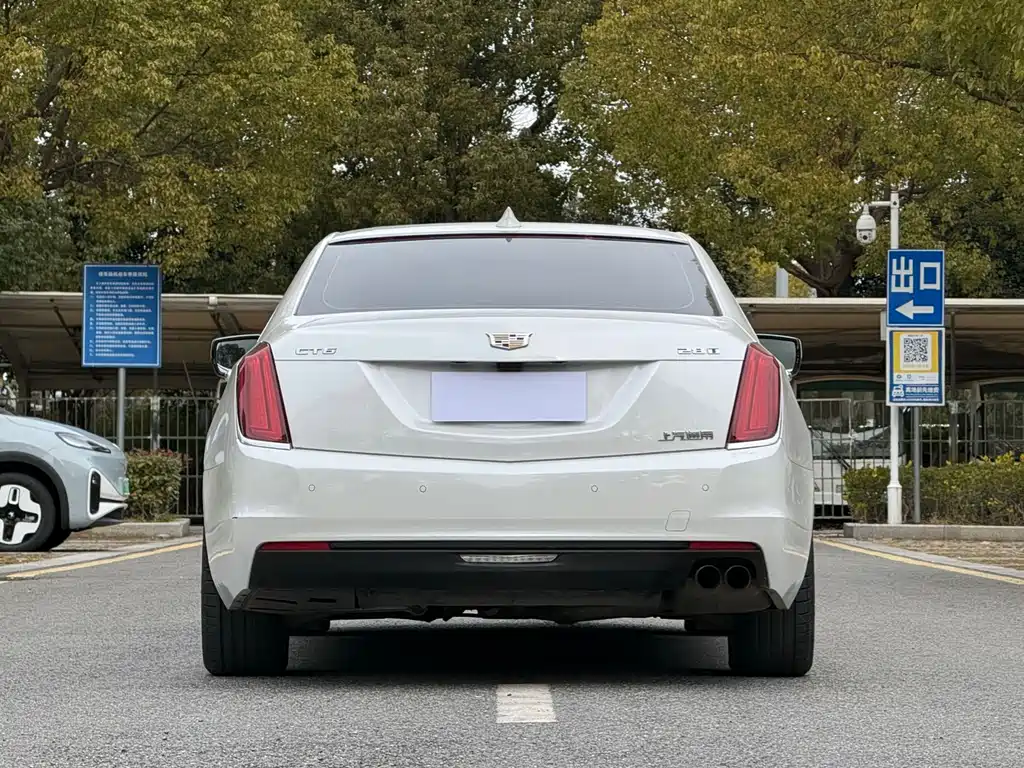 CADILLAC CT6