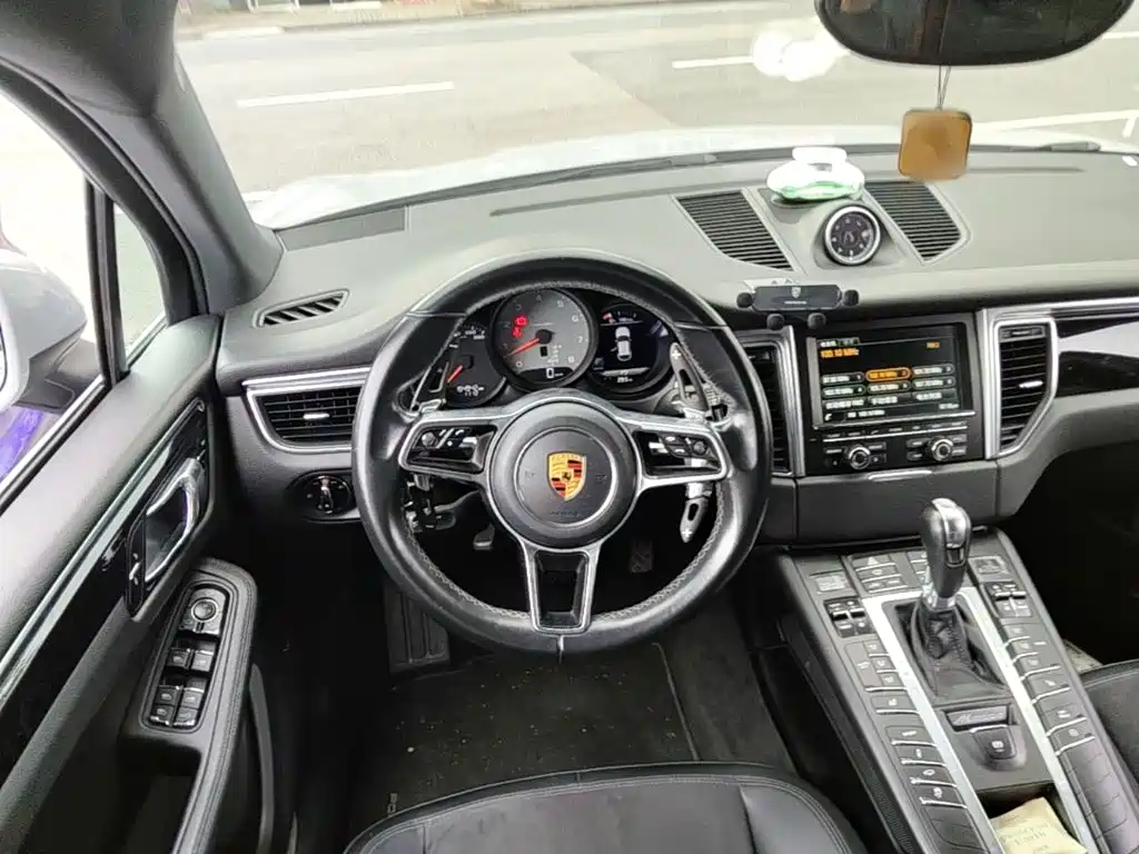 Porsche Macan — миниатюра 11