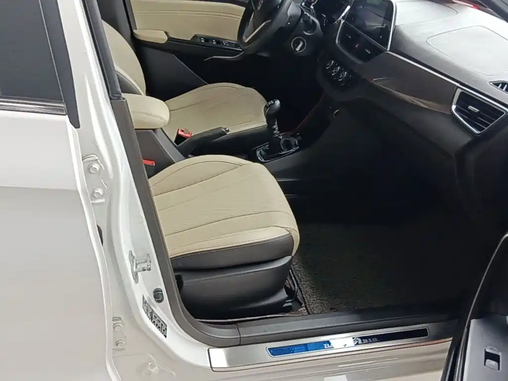 Baojun 310W — миниатюра 25