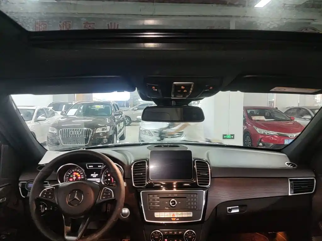 Mercedes-Benz GLE (Import) — миниатюра 18