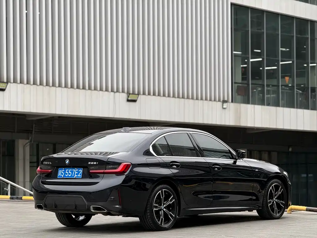 BMW 3 SERIES