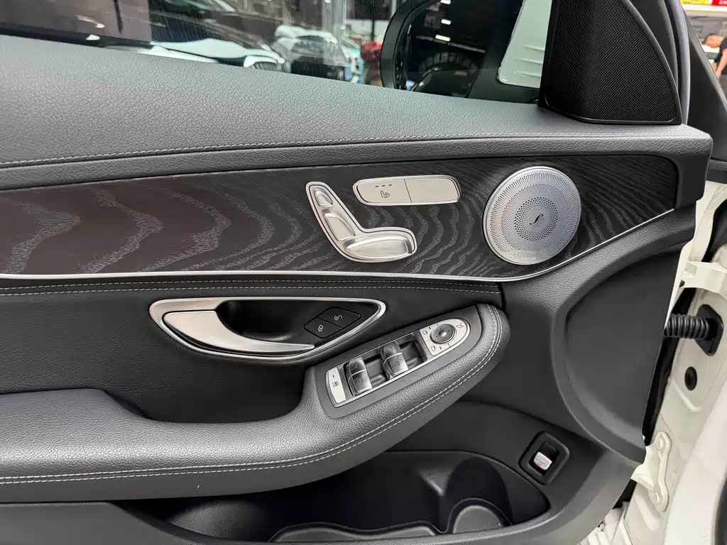 Mercedes-Benz C-Class — миниатюра 12