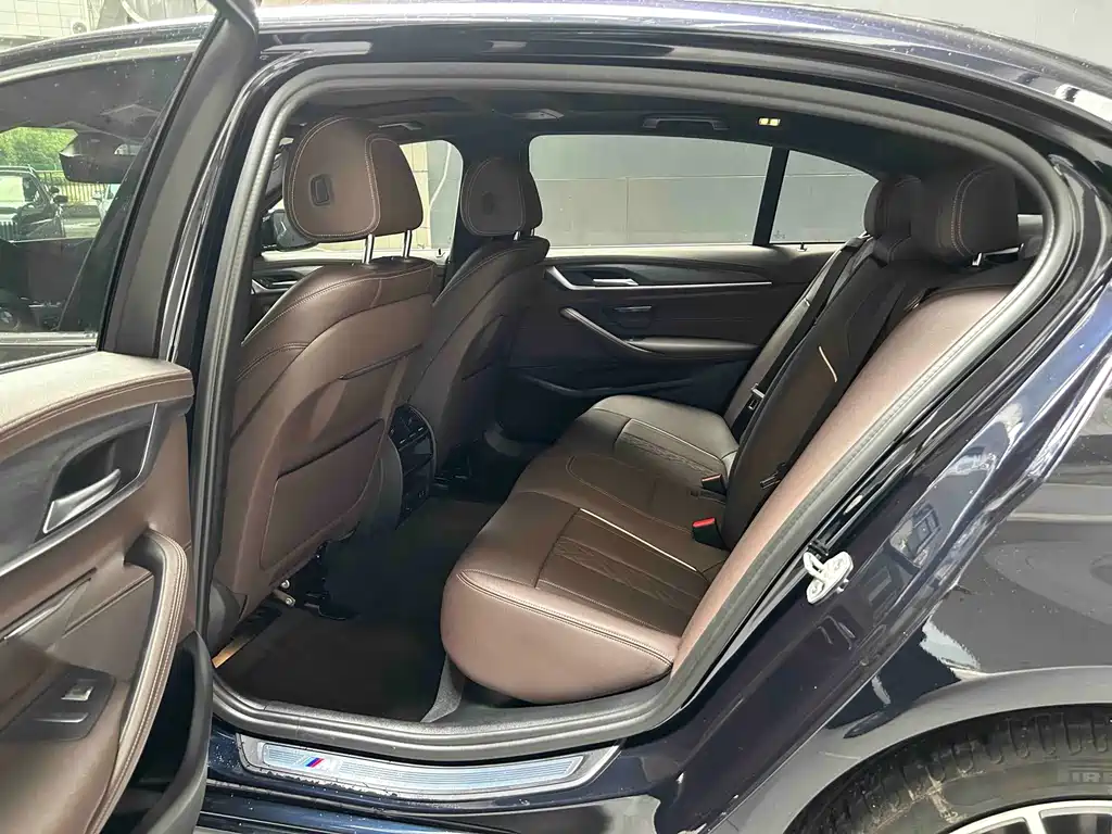 BMW 5 Series — миниатюра 5