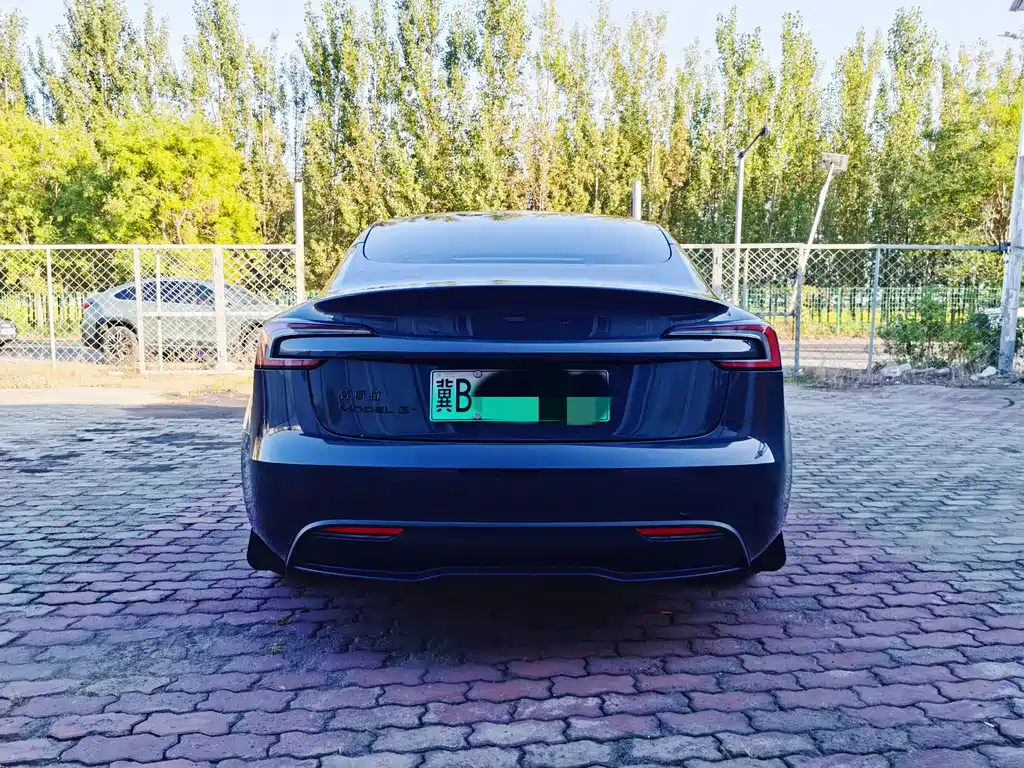 Tesla Model 3 — миниатюра 3