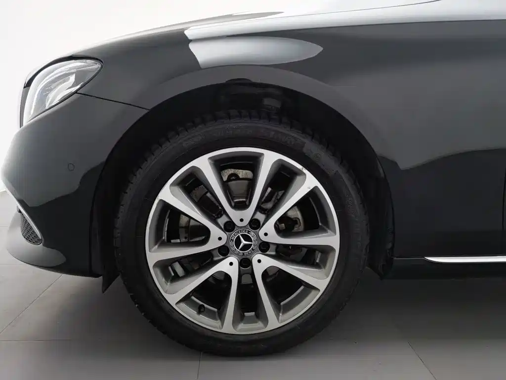 Mercedes-Benz E-Class — миниатюра 17