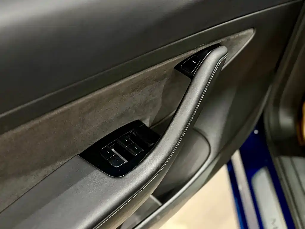 Tesla Model 3 — миниатюра 4