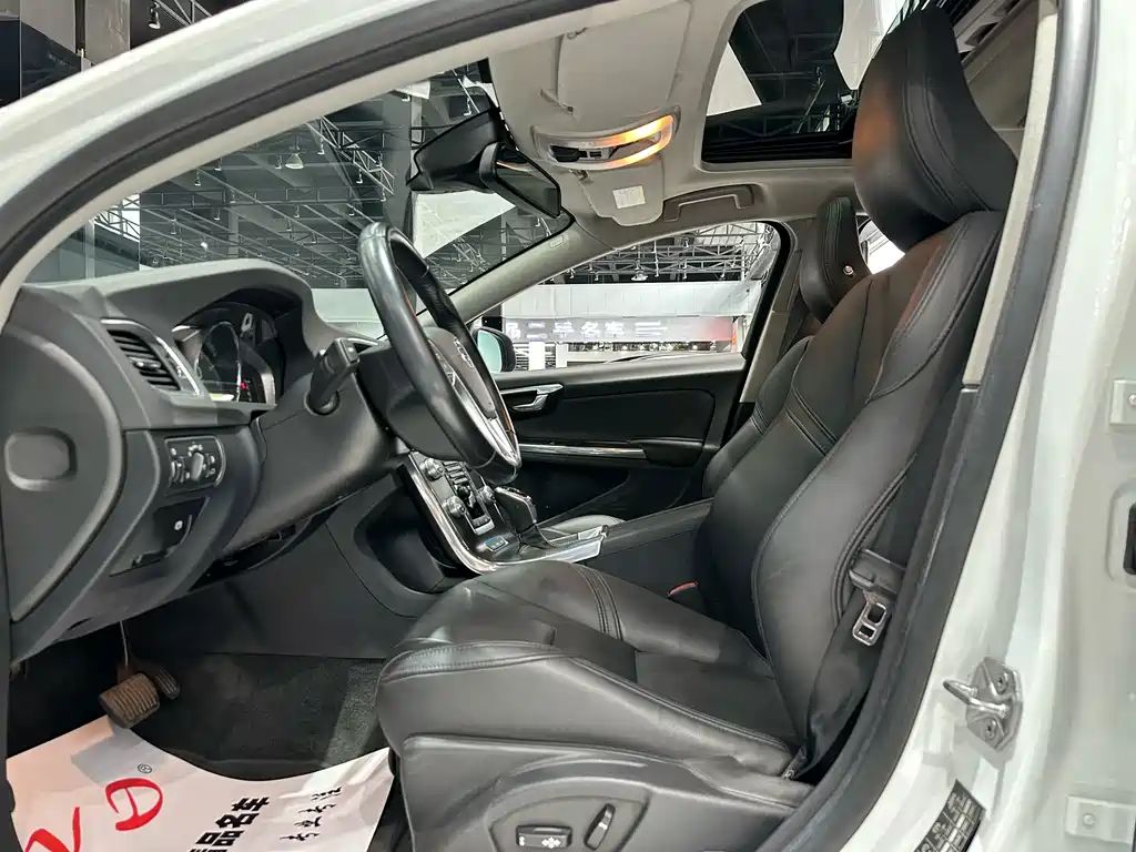 Volvo S60 PHEV — миниатюра 4