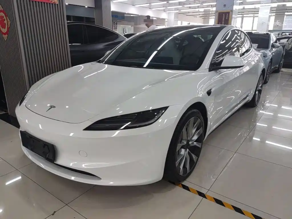 Tesla Model 3 — миниатюра 2