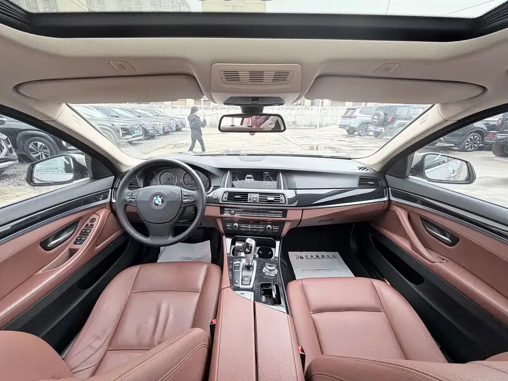 BMW 5 Series — миниатюра 9