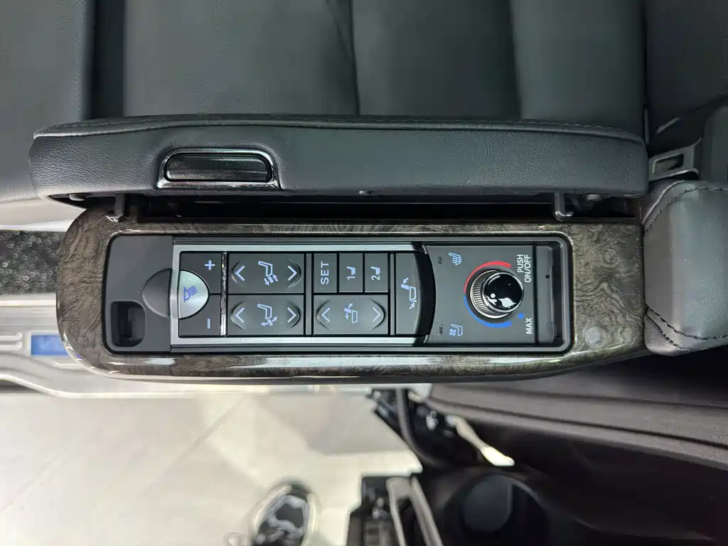 Toyota Vellfire — миниатюра 17