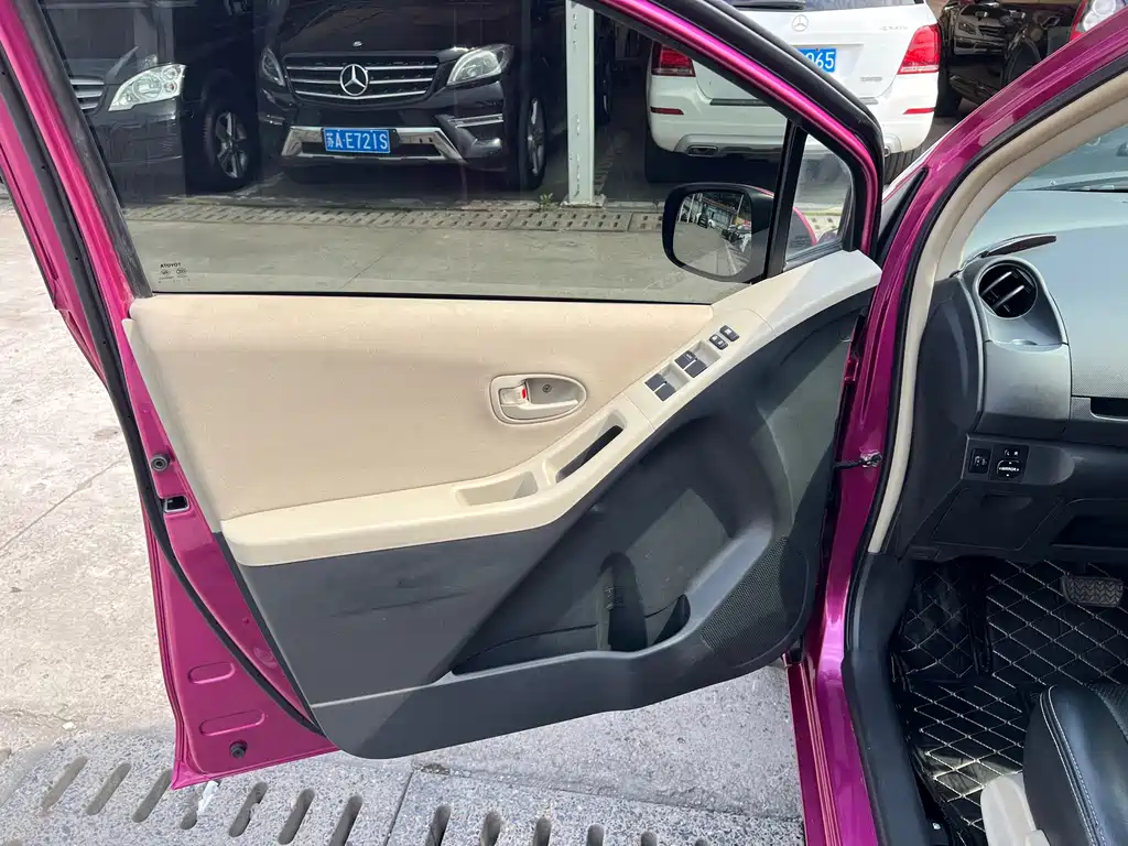 Toyota Yaris — миниатюра 5