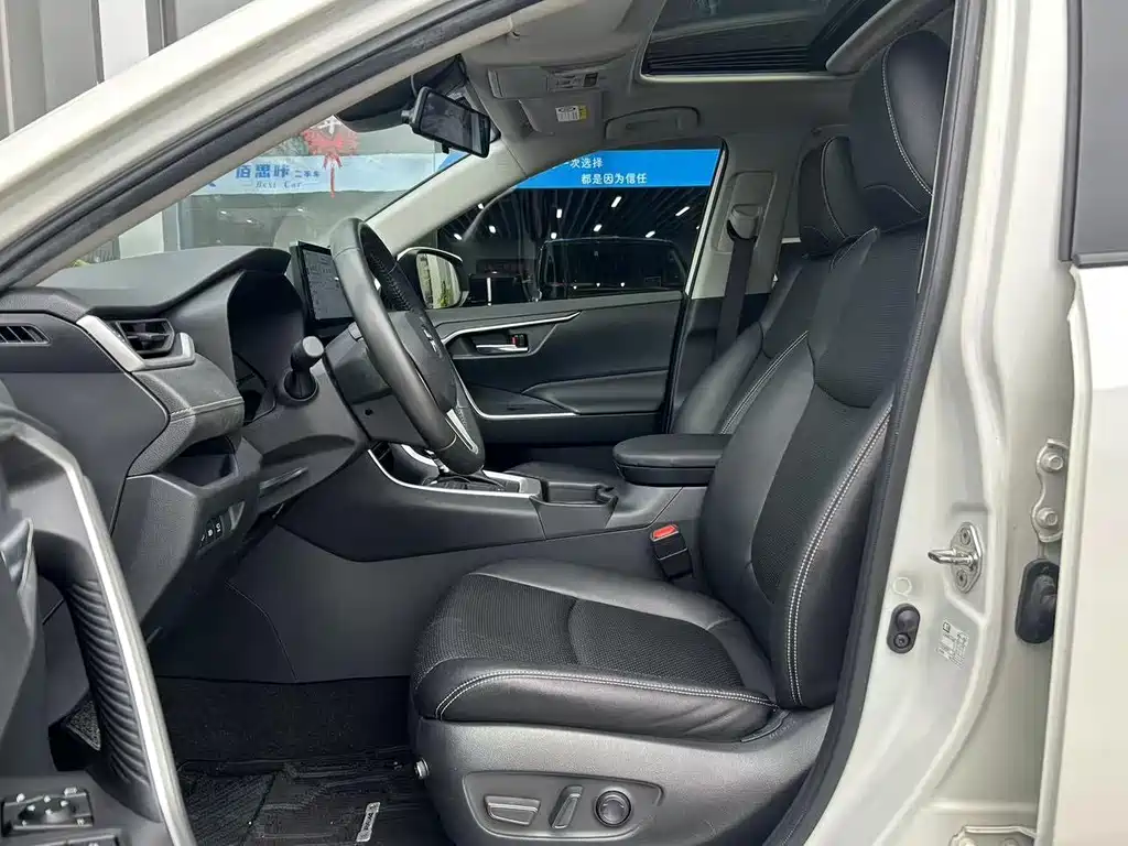 Toyota RAV4 — миниатюра 8