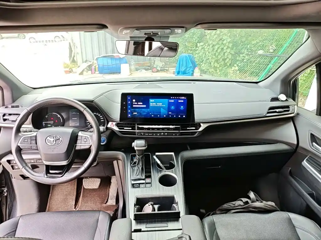 Toyota Sienna — миниатюра 10