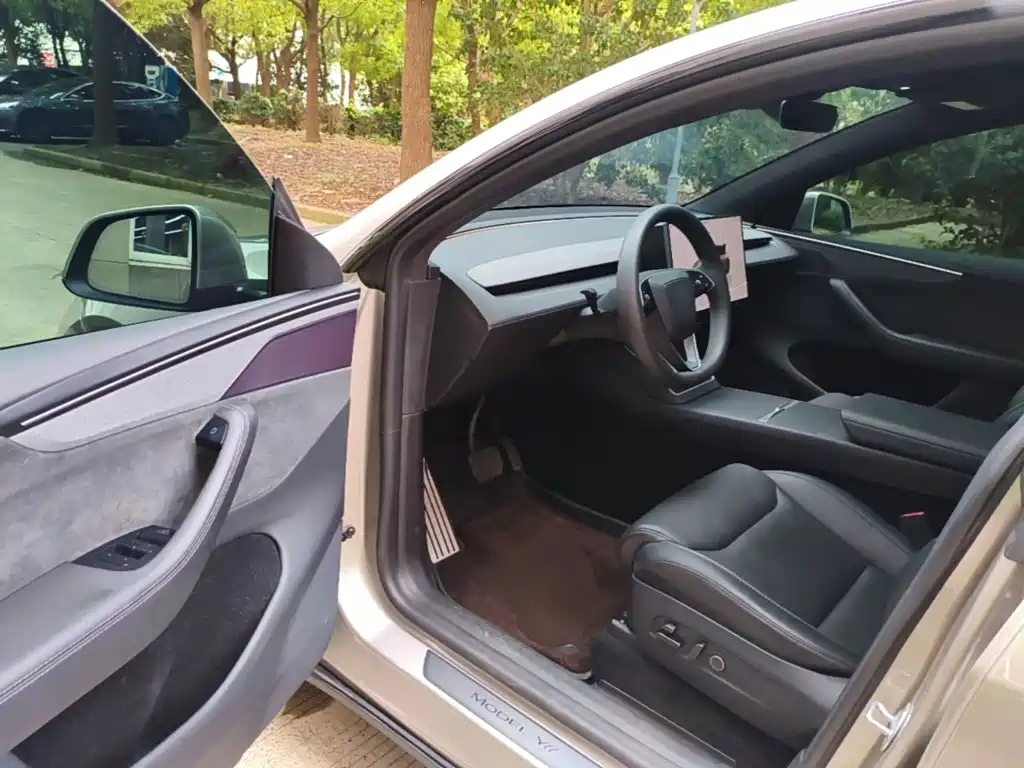 Tesla Model Y L — миниатюра 16