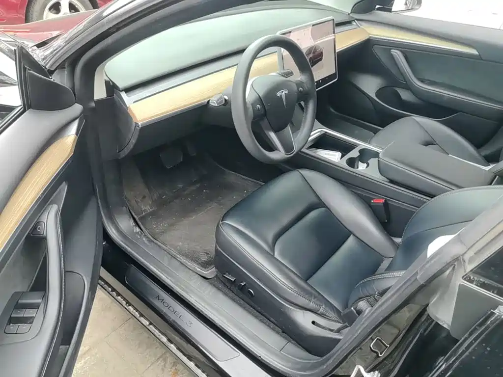 Tesla Model 3 — миниатюра 16