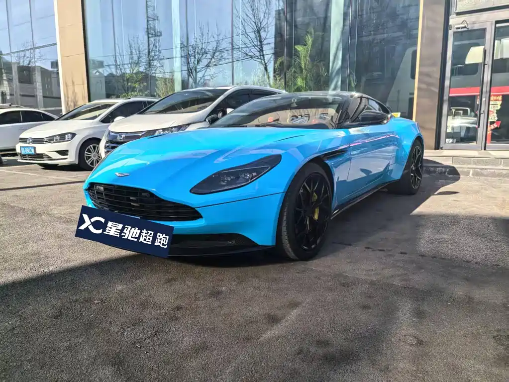 ASTON MARTIN DB11