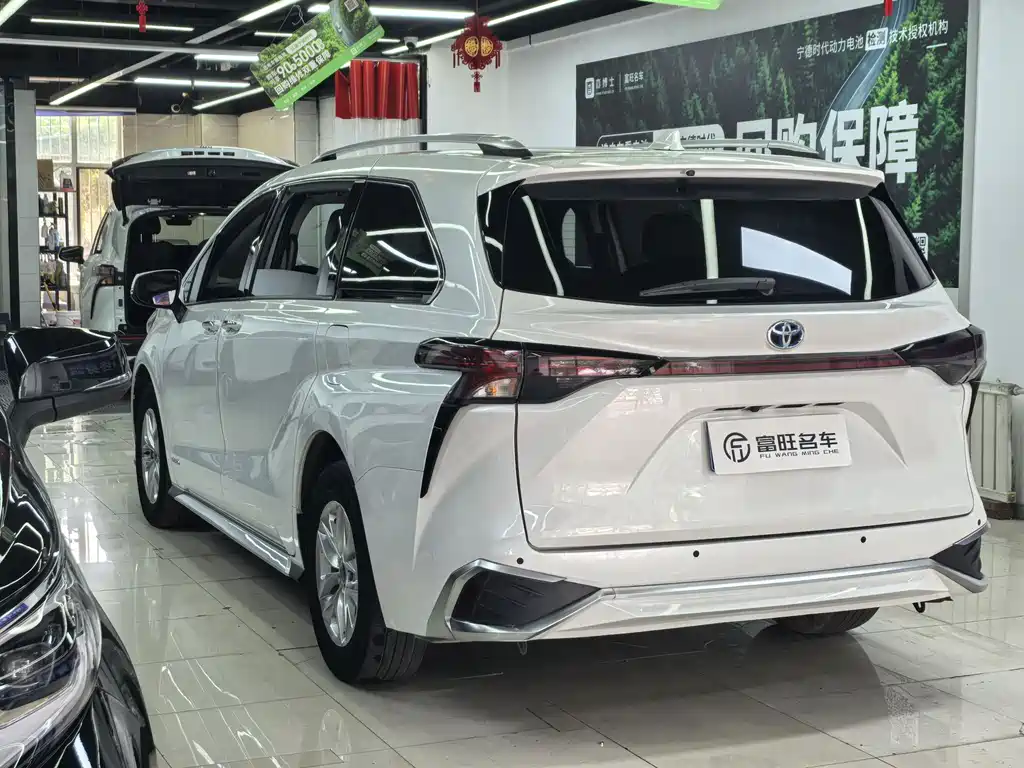 Toyota Granvia 2023 2.5L Comfort