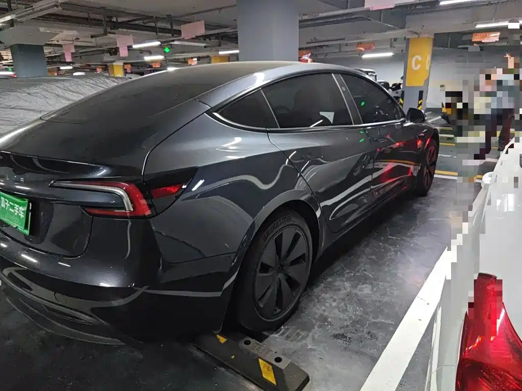 Tesla Model 3 — миниатюра 4