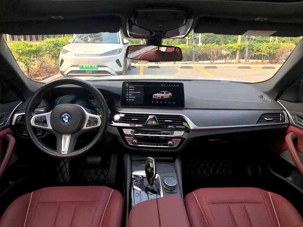 BMW 5 Series New Energy — миниатюра 11