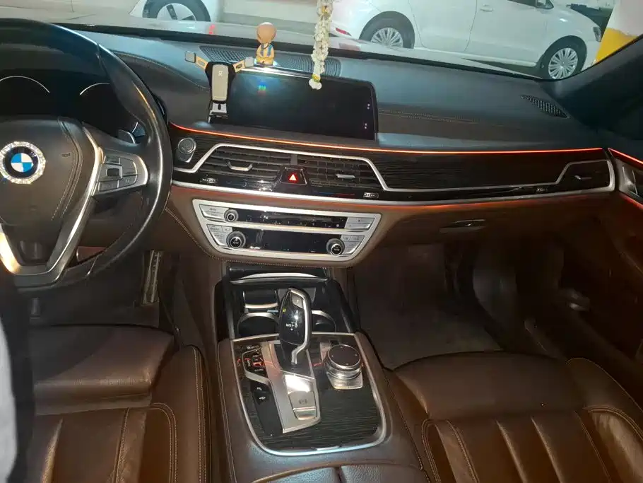 BMW 7 Series — миниатюра 16