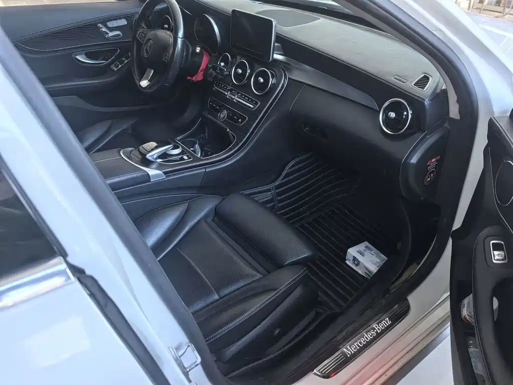 Mercedes-Benz C-Class — миниатюра 11