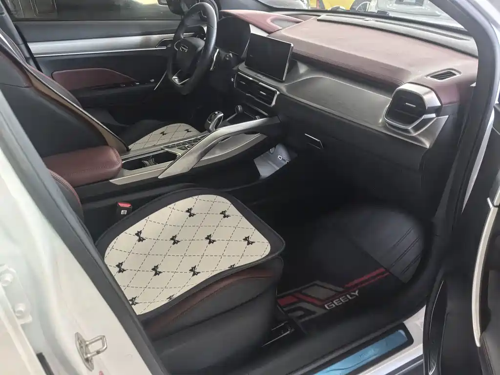 Geely Binyue — миниатюра 12