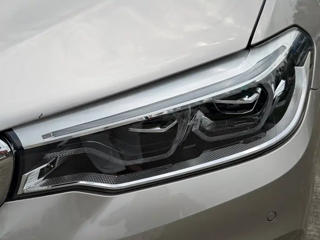 BMW 5 Series New Energy — миниатюра 19
