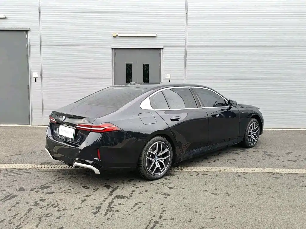 BMW i5 — миниатюра 7