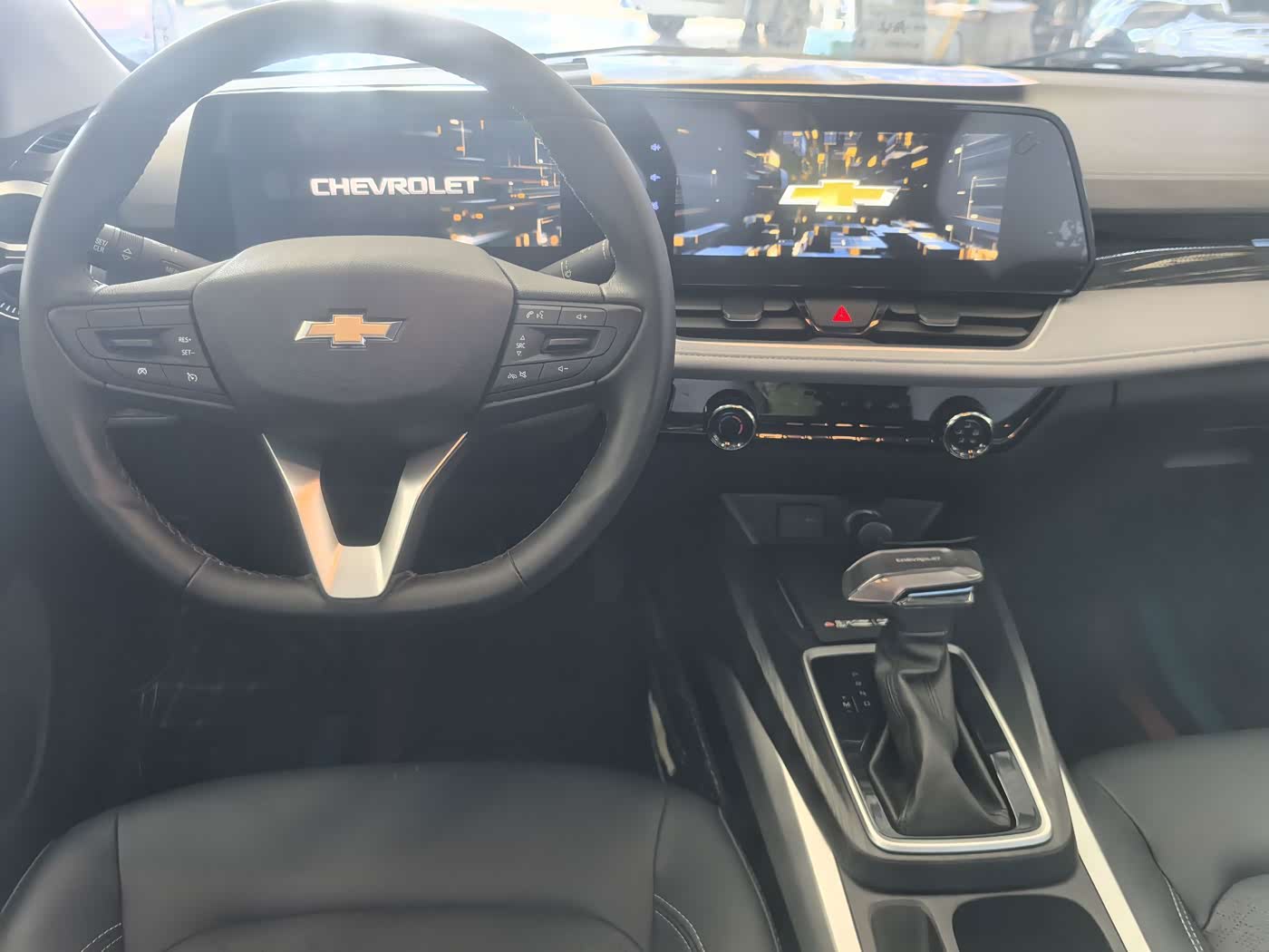 Chevrolet Monza 1.5 л 2023 г. Серебристо-серый, пробег 23000 км
