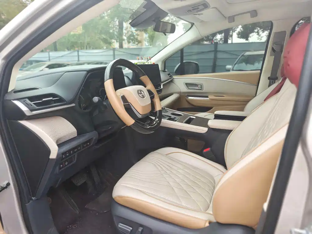 Toyota Sienna — миниатюра 4