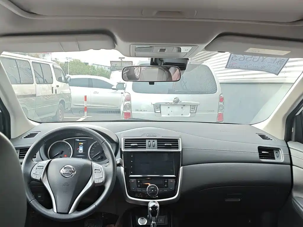 Nissan Tiida — миниатюра 10