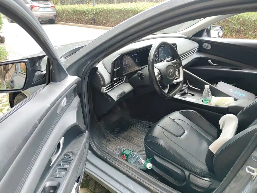 Hyundai Elantra — миниатюра 12