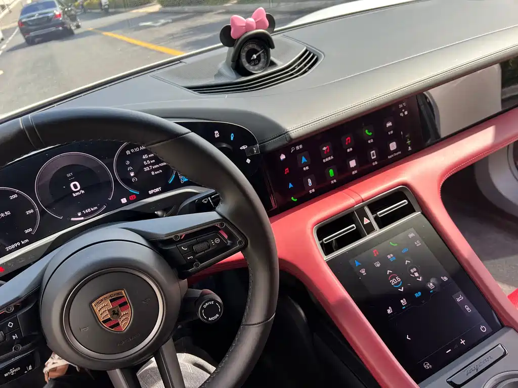 Porsche Taycan — миниатюра 11