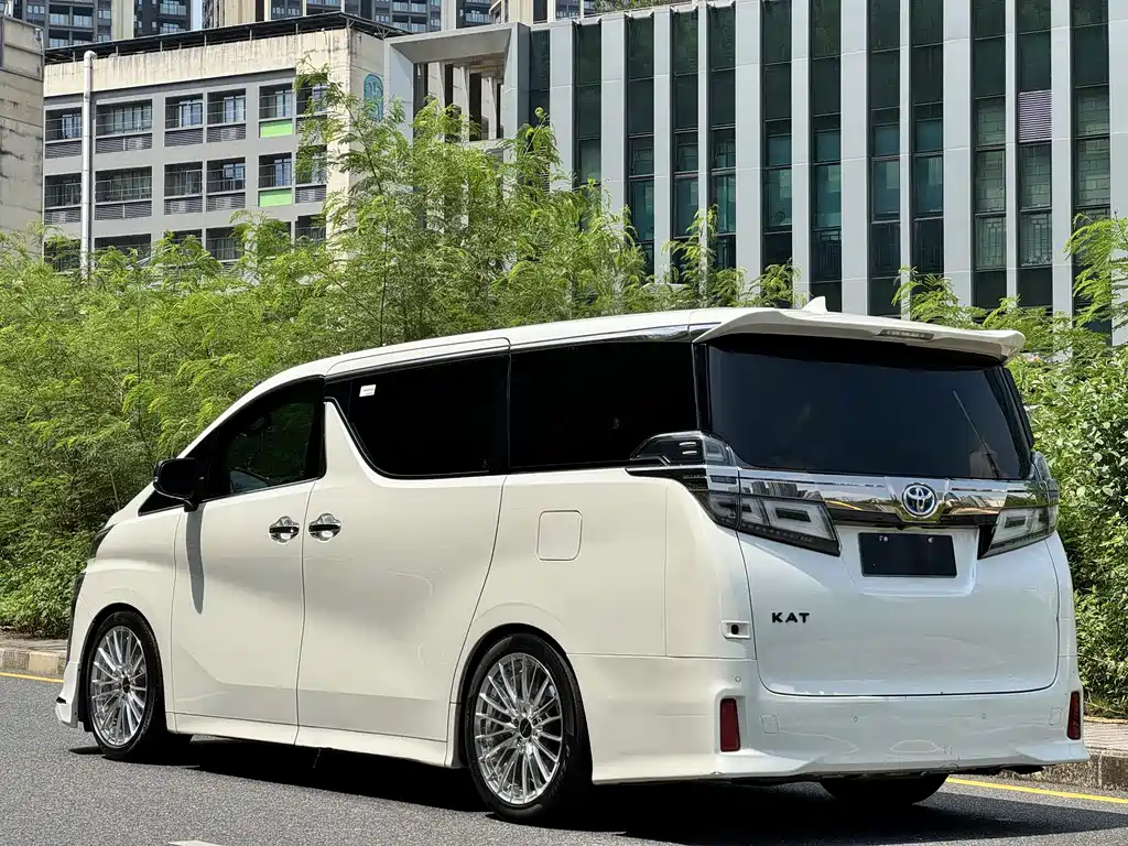 Toyota Vellfire — миниатюра 12