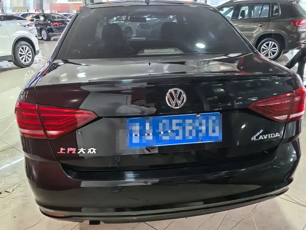 Volkswagen Lavida — миниатюра 5
