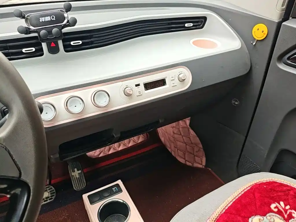Wuling MINIEV — миниатюра 13