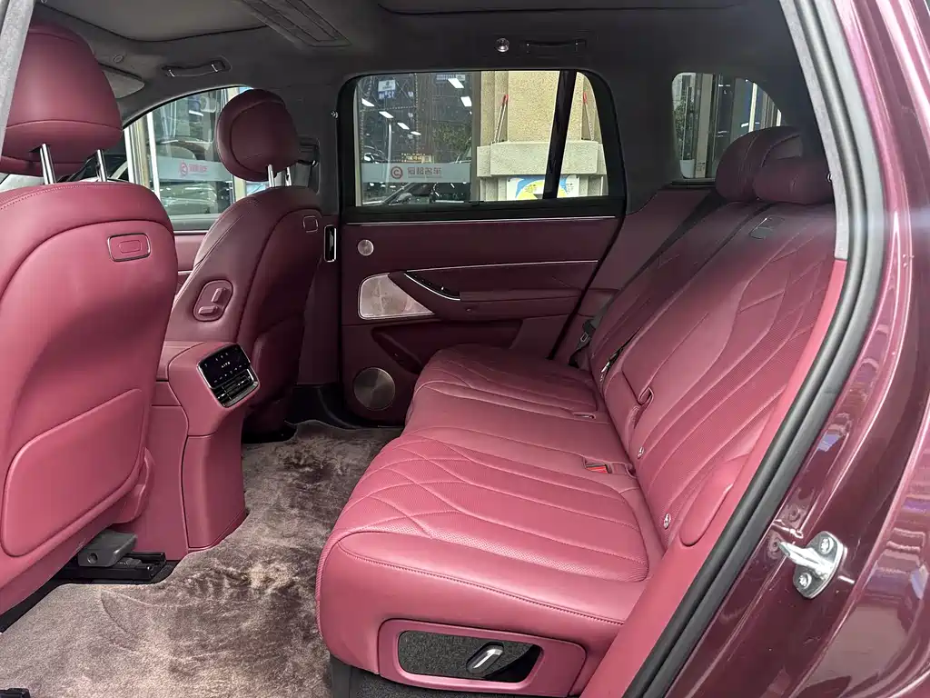 AITO ASK THE WORLD M8