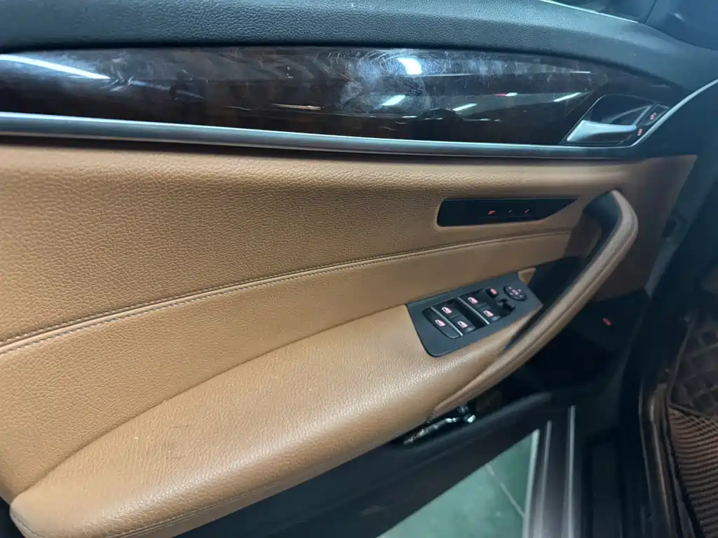 BMW 5 Series — миниатюра 9