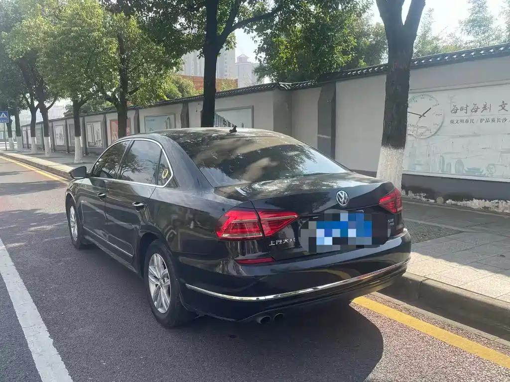 VOLKSWAGEN PASSAT
