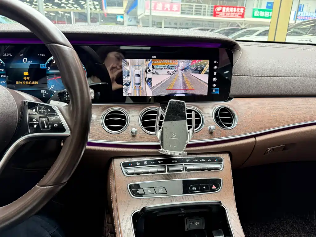 Mercedes-Benz E-Class — миниатюра 9